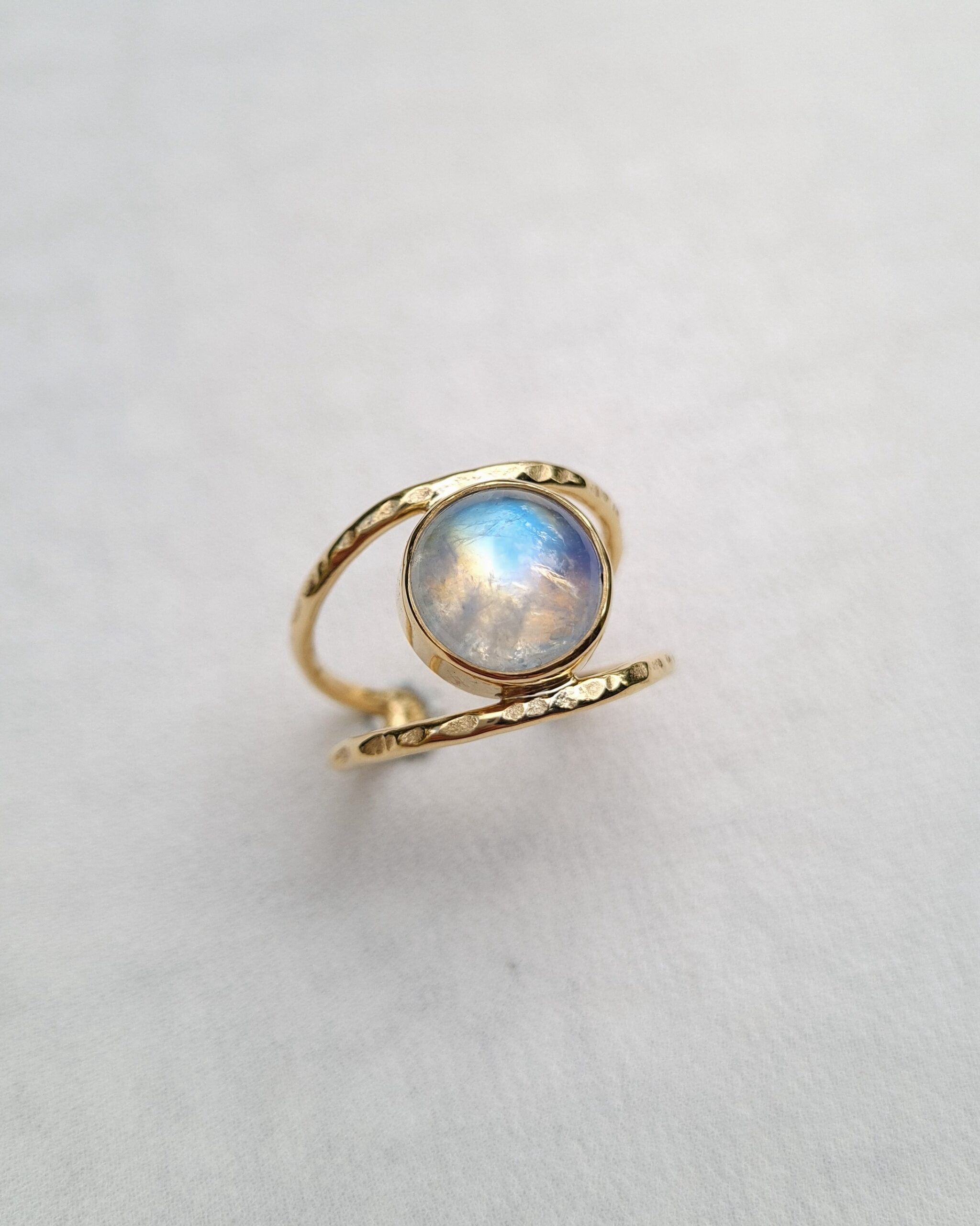 Bague martelée et pierre de lune – Image 2
