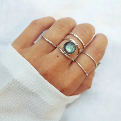 Bague martelée et labradorite en argent 925