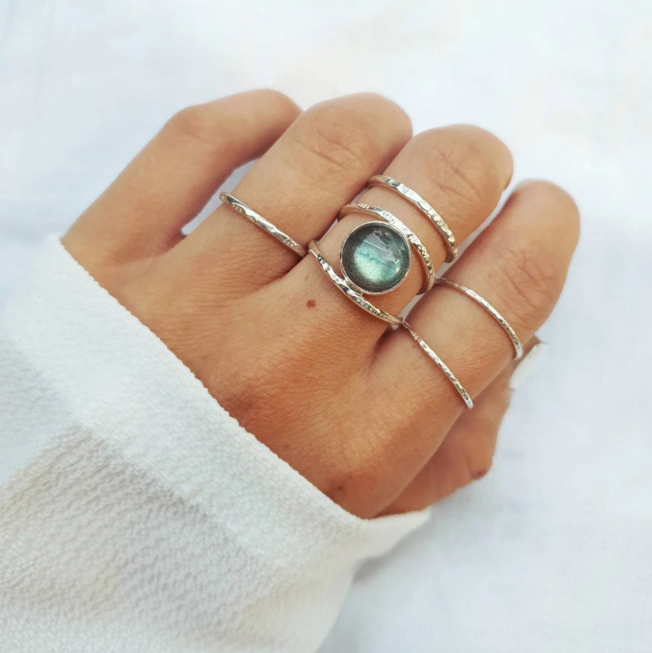 Bague martelée et labradorite en argent 925