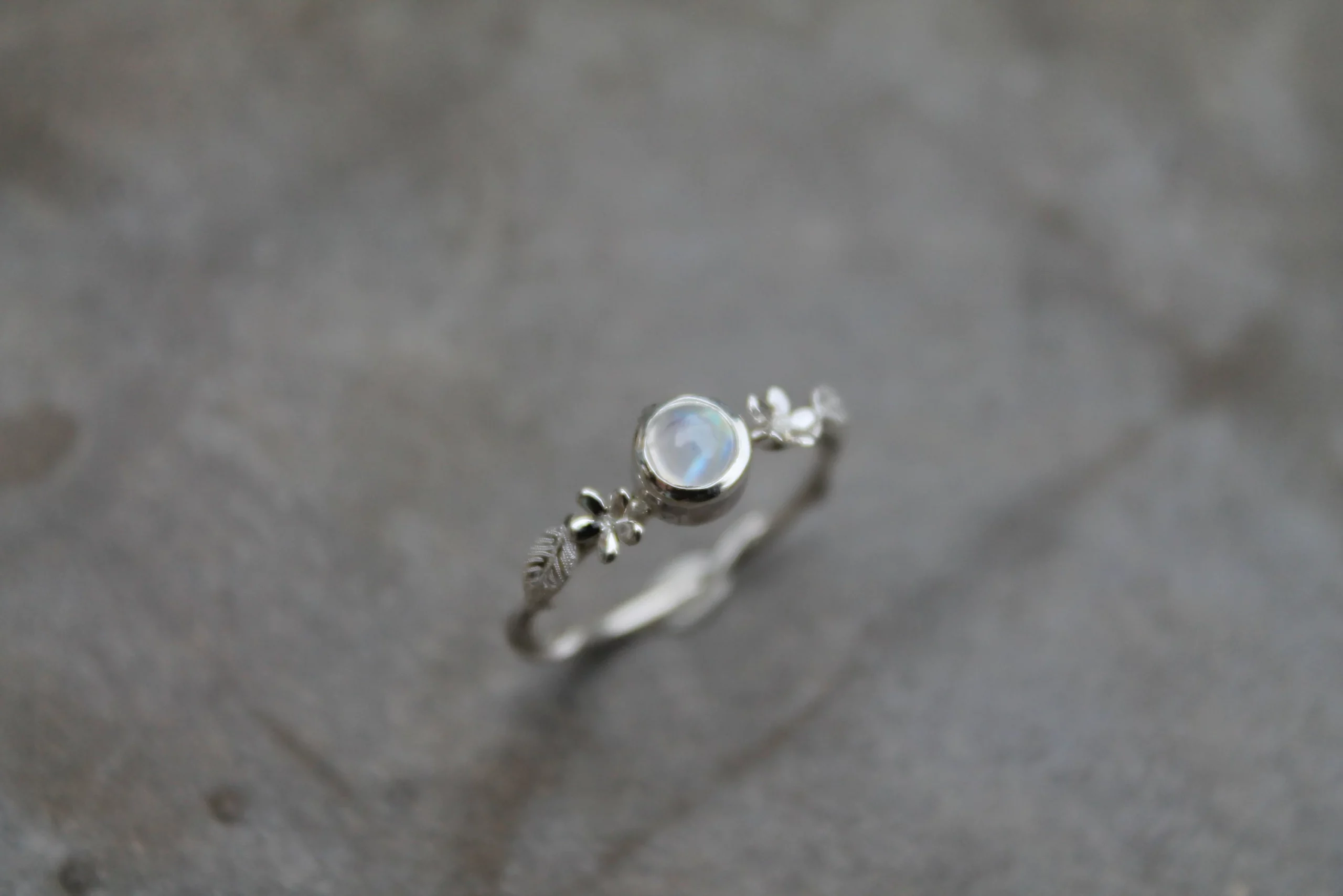 Bague marguerites et pierre de lune en argent 925