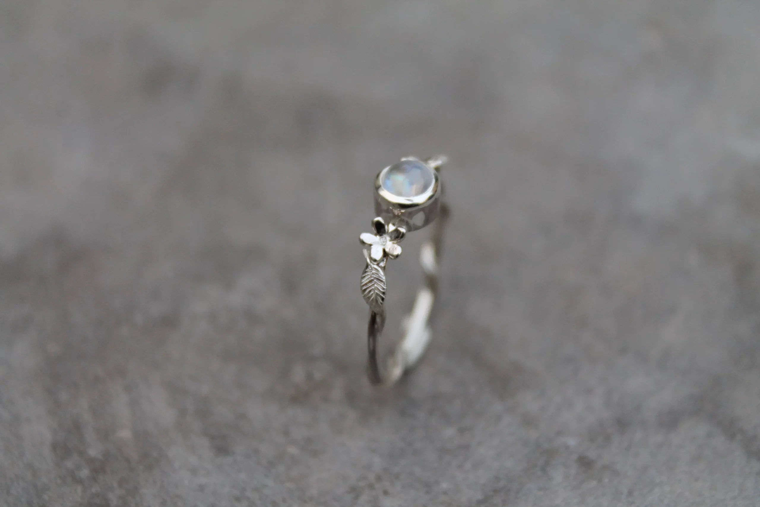 Bague marguerites et pierre de lune en argent 925 – Image 3