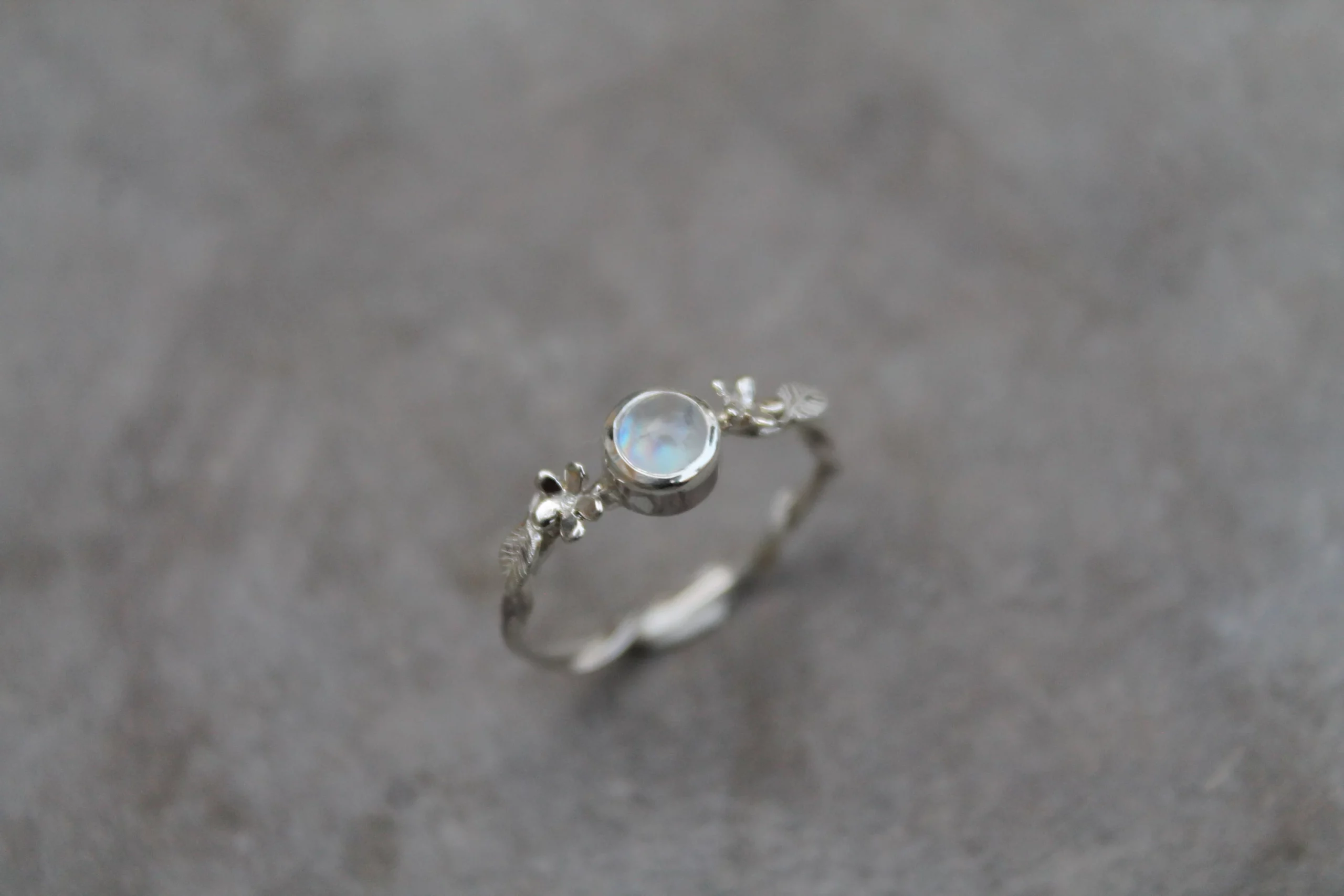 Bague marguerites et pierre de lune en argent 925 – Image 4