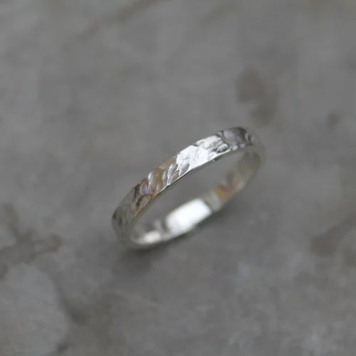 Anneau martelé en argent 925
