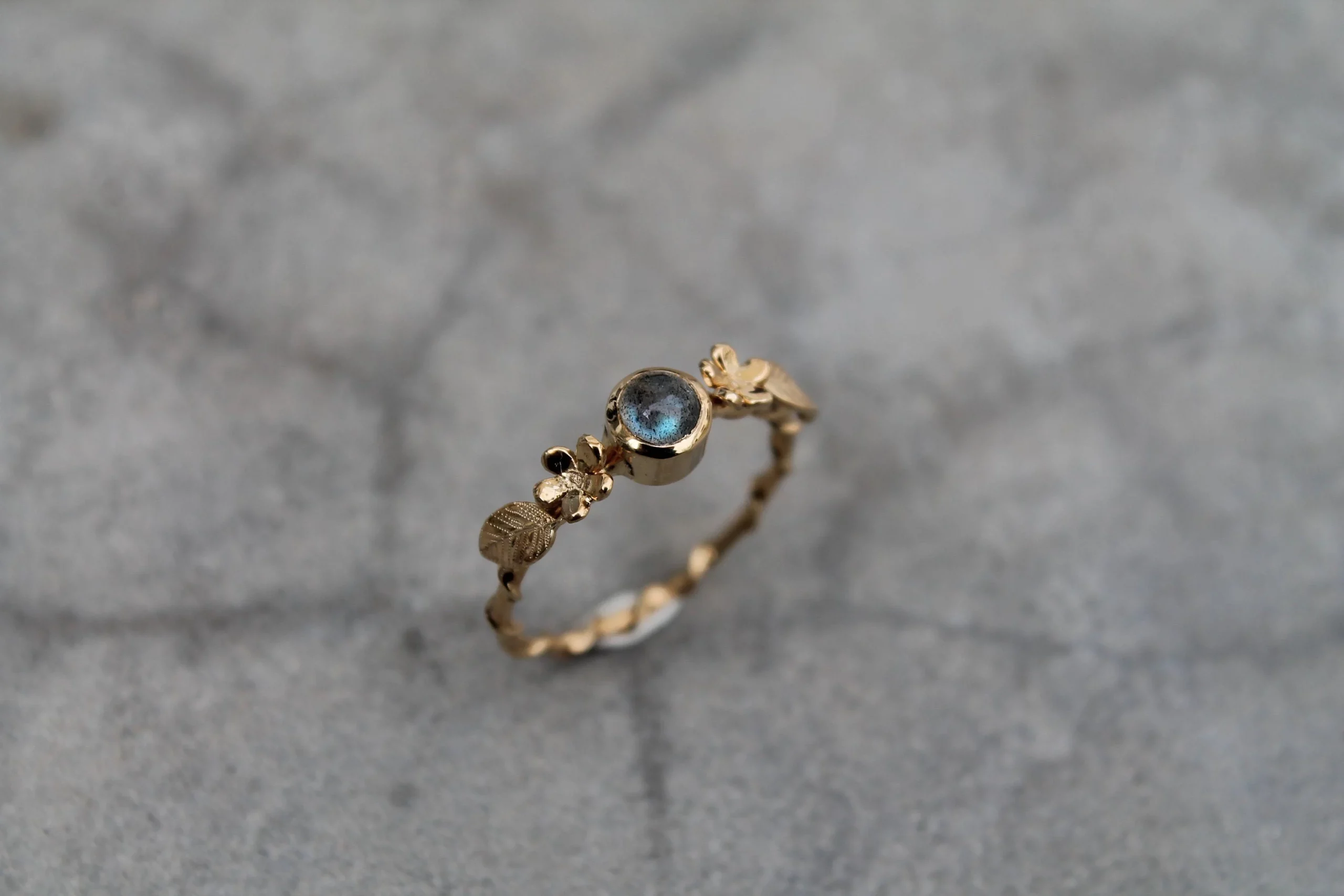 Bague marguerites et labradorite