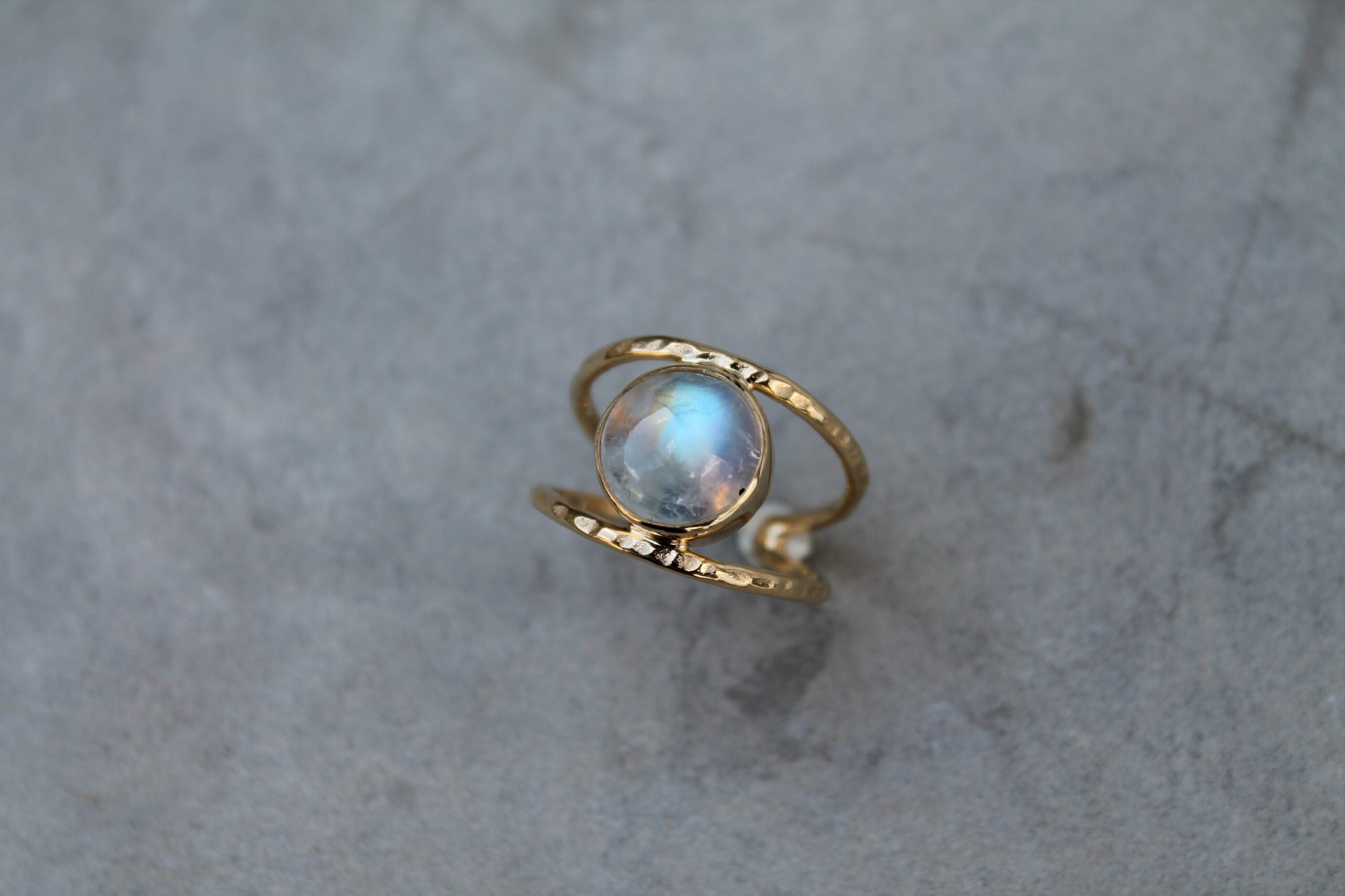 Bague martelée et pierre de lune – Image 5