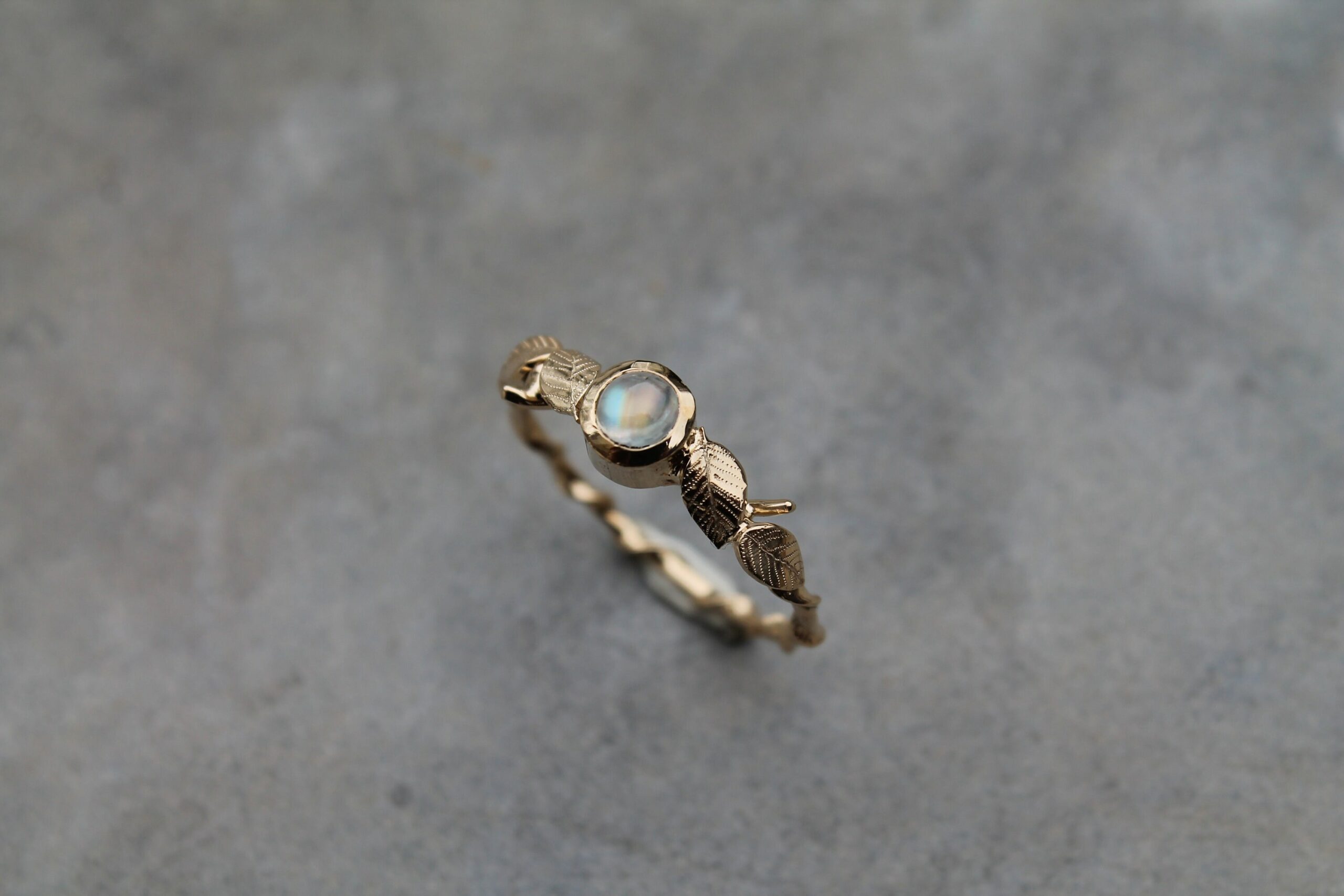 Bague feuilles et pierre de lune – Image 2