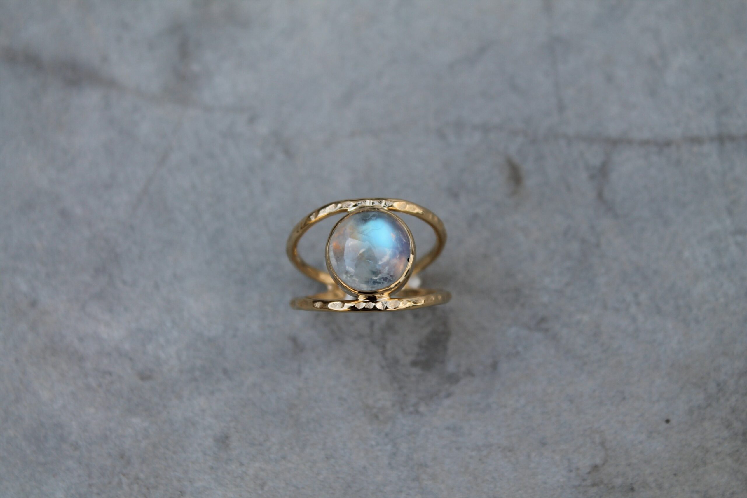 Bague martelée et pierre de lune – Image 4