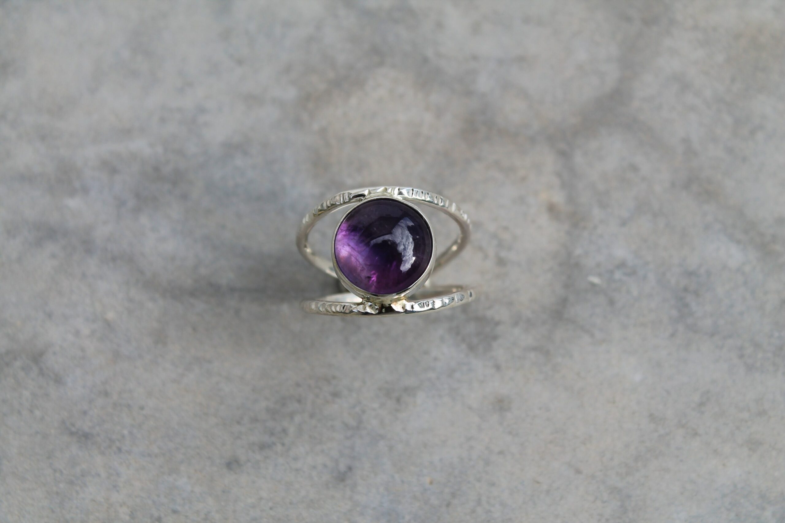 Bague martelée et améthyste en argent 925 – Image 4