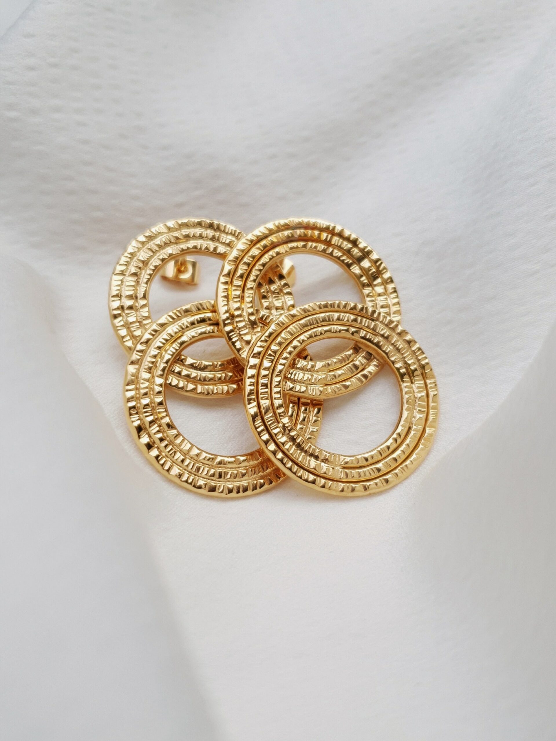 Grandes boucles d'oreilles martelées
