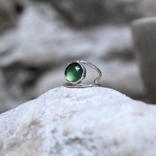 Bague martelée et serpentine en argent 925