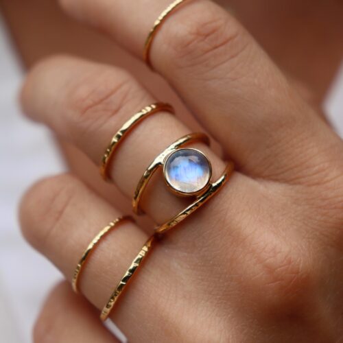 Bague martelée et pierre de lune