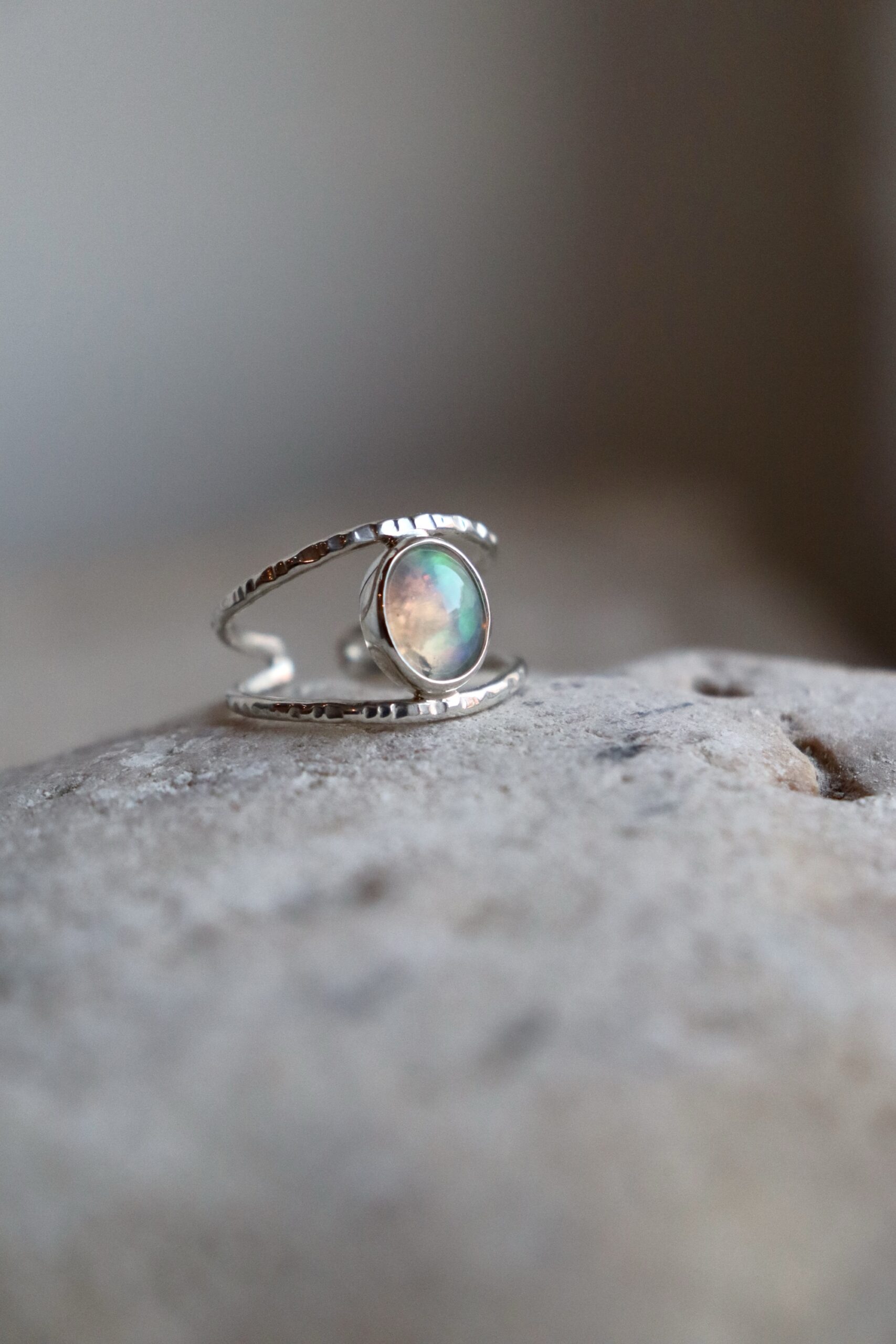 Bague martelée et opale en argent 925 – Image 3