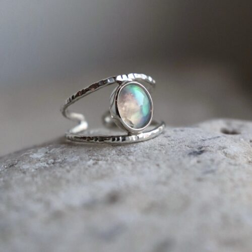 Bague martelée et opale en argent 925
