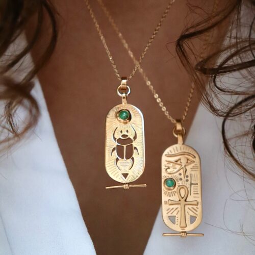Cartouche égyptien scarabée et émeraude